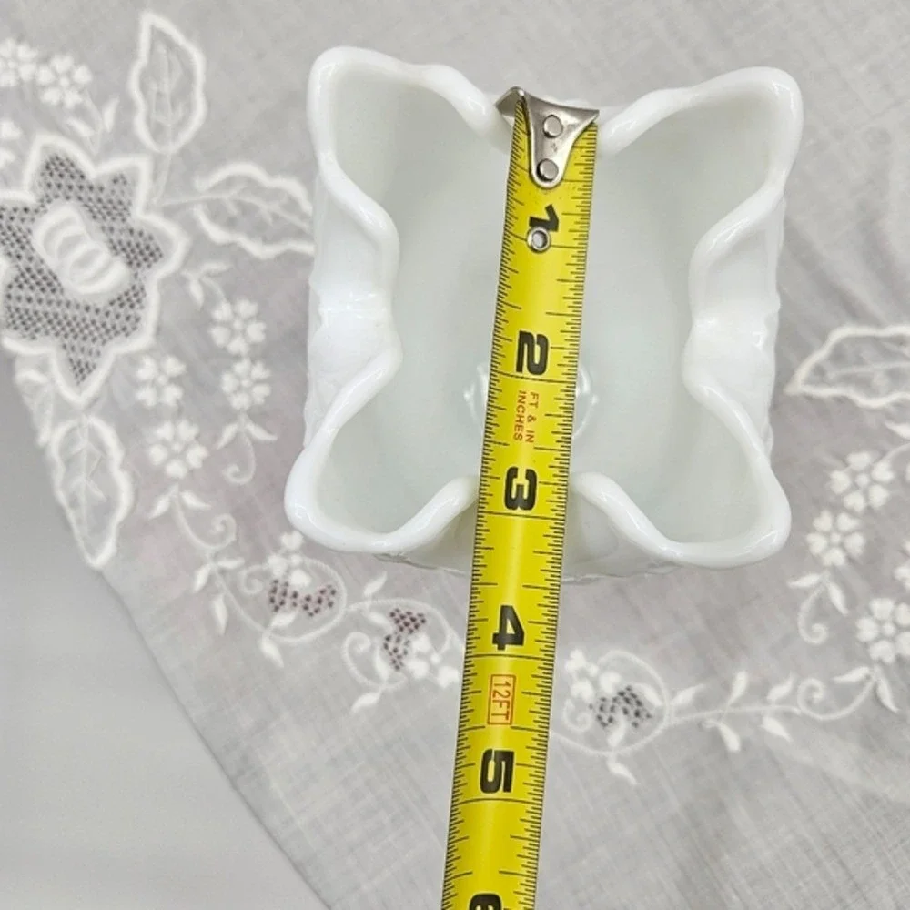 White Milk Glass Artichoke‎ Bud Vase Trinket Dish Home Decor